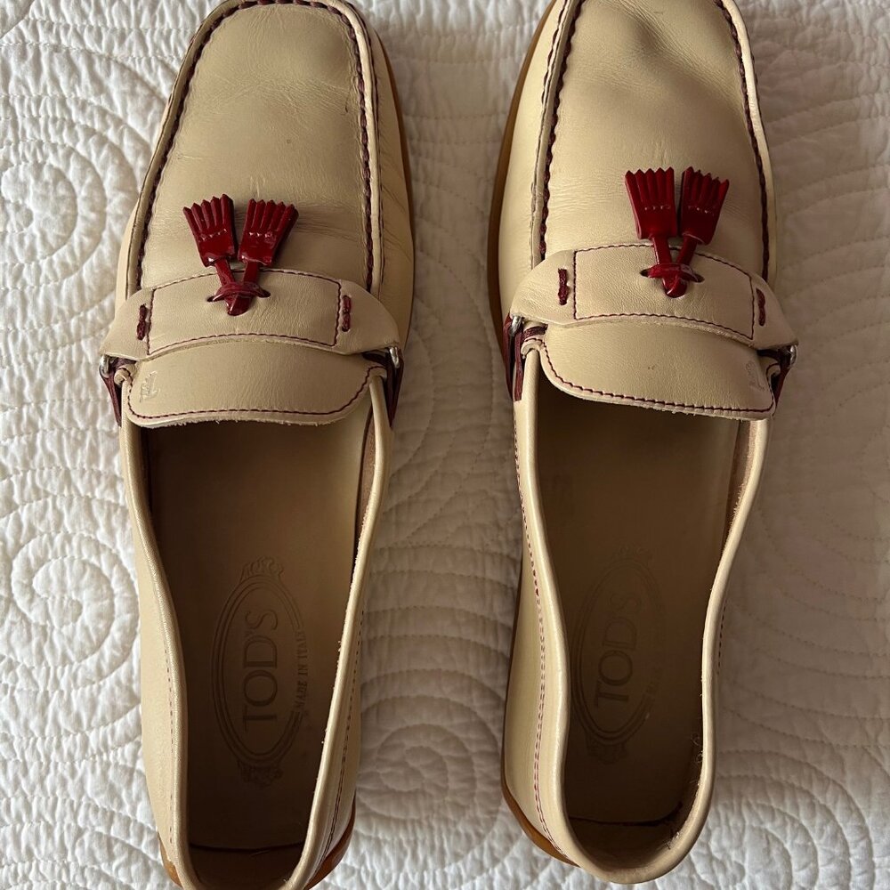 Tod's Women's Tan Leather Driving Mocs with red patent tassel size 11